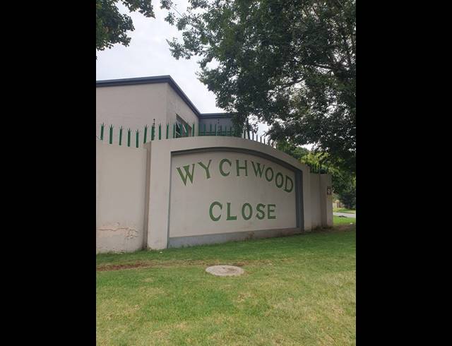 2 BEDROOM APARTMENT FOR SALE IN MALVERN EAST